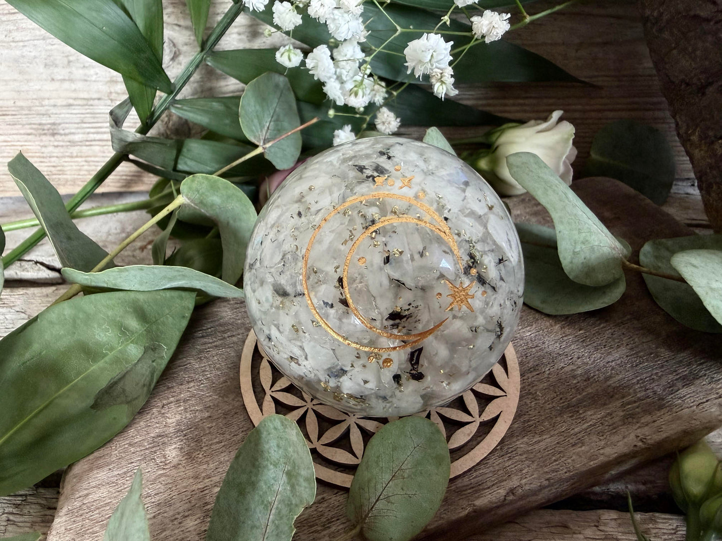 Orgonit Kugel Mondstein mit Mond – Harmonie und Intuition für deine Räume