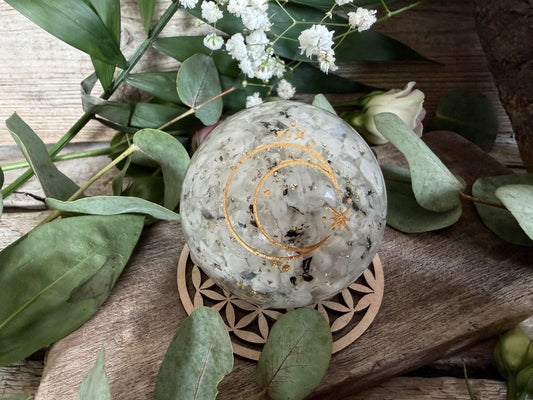Orgonit Kugel Mondstein mit Mond – Harmonie und Intuition für deine Räume