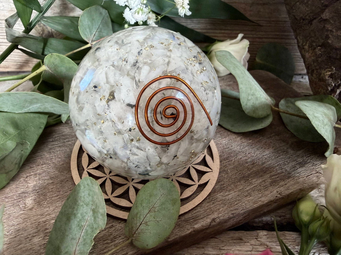 Orgonit Kugel Mondstein mit Mond – Harmonie und Intuition für deine Räume