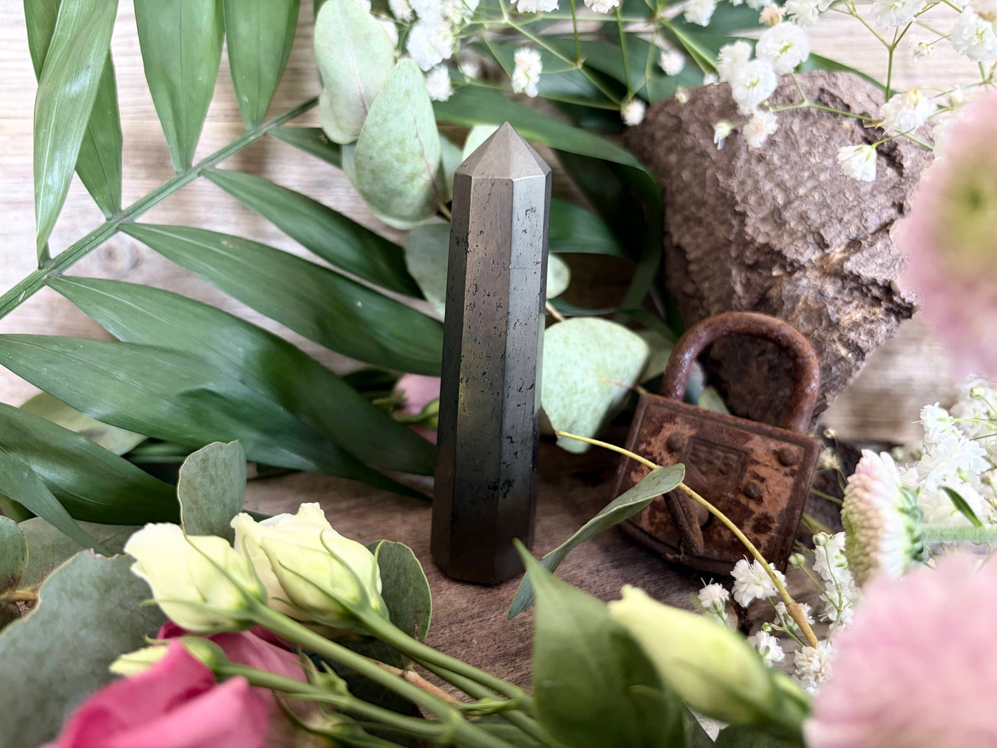 Pyrit Obelisk – Stärke dein Selbstvertrauen und erreiche deine Ziele