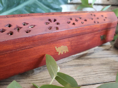 Räucherstäbchenhalter – Holzbox mit Elefanten