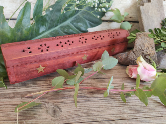 Räucherstäbchenhalter – Holzbox mit Sternen