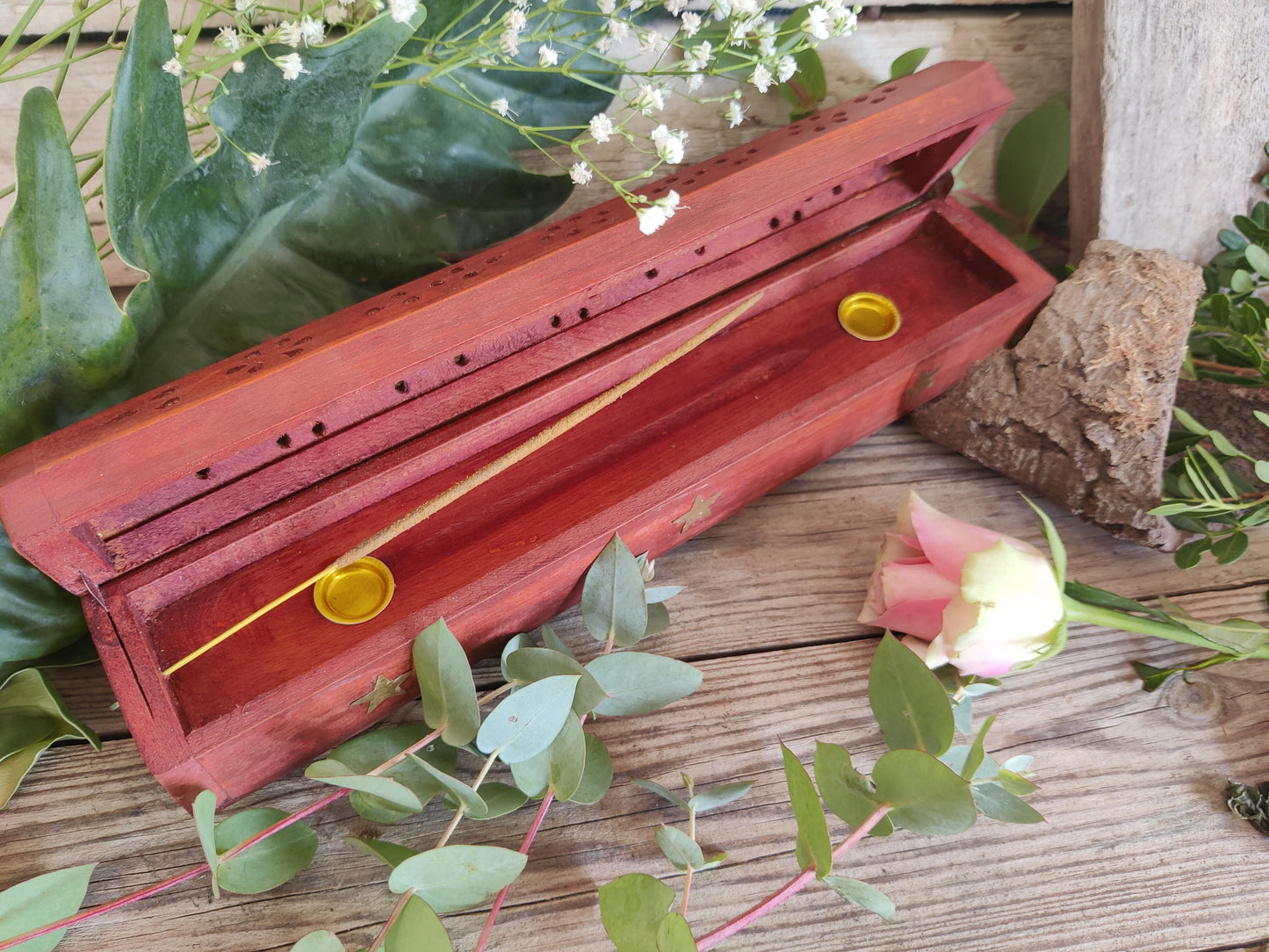 Räucherstäbchenhalter – Holzbox mit Sternen