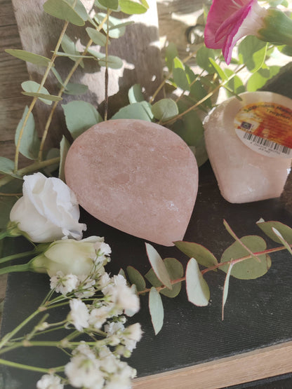 Salzkristall-Massagestein „Mineral Glow“ in Tropfenform