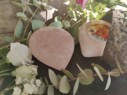 Salzkristall-Massagestein „Mineral Glow“ in Tropfenform