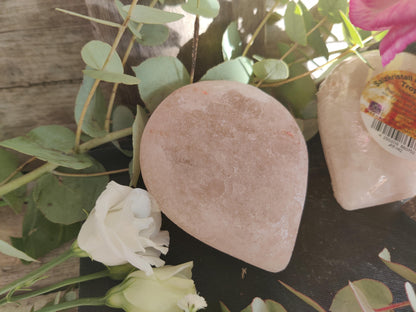 Salzkristall-Massagestein „Mineral Glow“ in Tropfenform