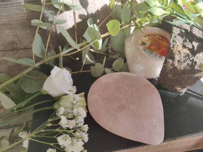 Salzkristall-Massagestein „Mineral Glow“ in Tropfenform