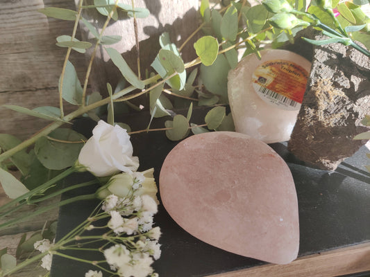 Salzkristall-Massagestein „Mineral Glow“ in Tropfenform