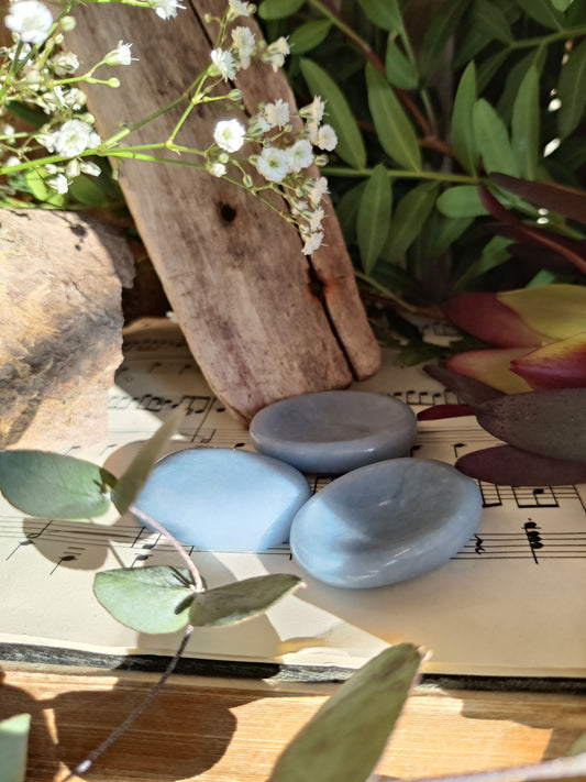 Sorgenstein Angelit - Trost und Daumensteine zur Beruhigung