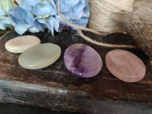 Sorgenstein aus Amethyst- Trost und Daumensteine zur Beruhigung