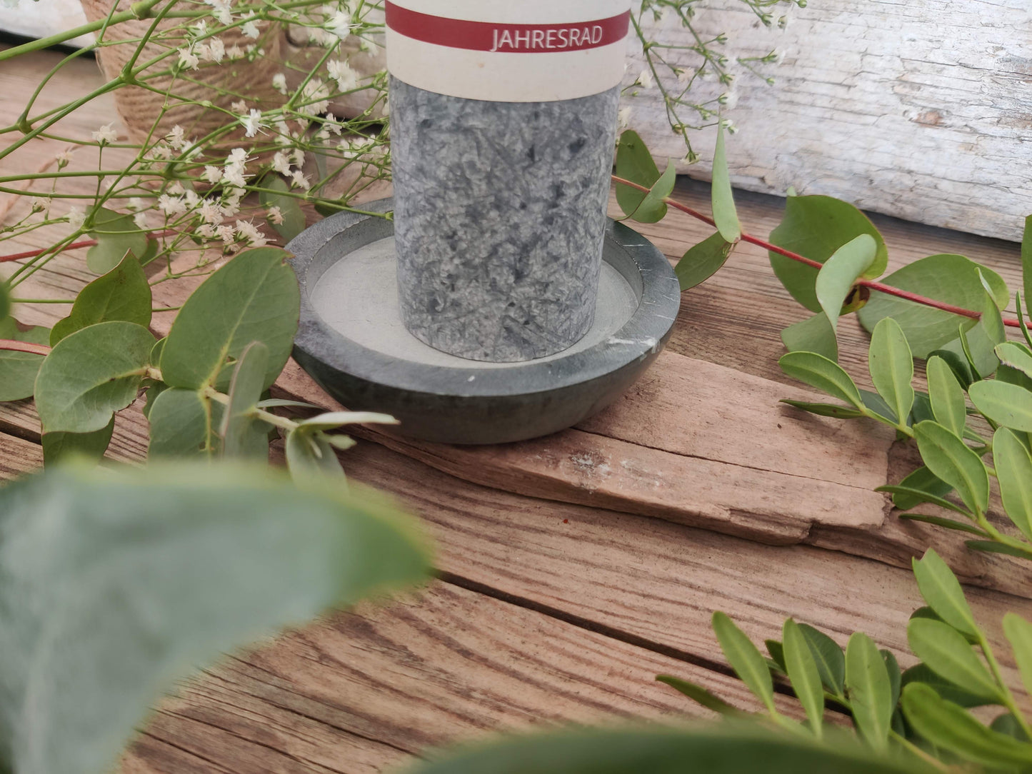 Kerzenuntersetzer Soluna aus Speckstein, rund und grau