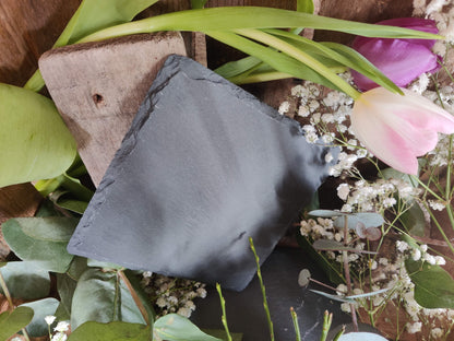 Edler Naturlook: Schieferplatte quadratisch – Der vielseitige Untersetzer für Kerzen & Deko