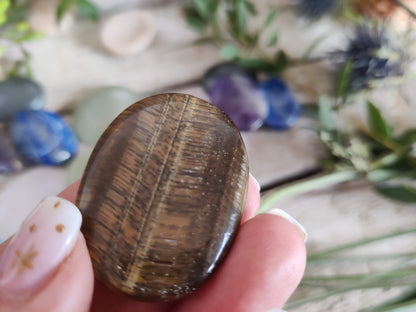 Sorgenstein Tigerauge- Trost und Daumensteine zur Beruhigung