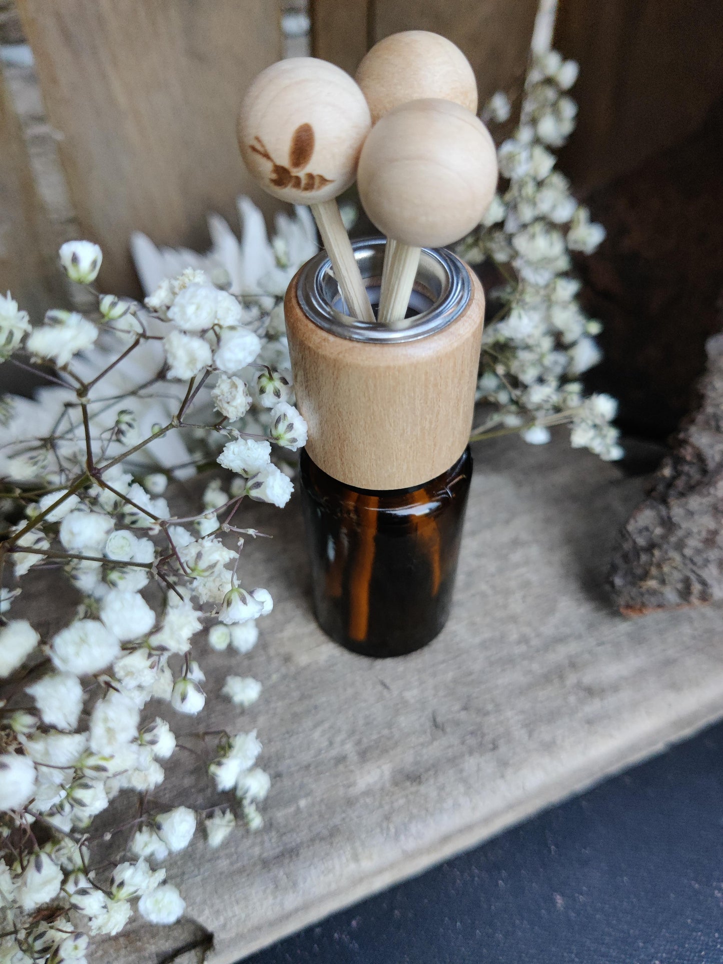 Holz-Diffusor für ätherische Ölfläschchen – Natürliche Aromatherapie für dein Zuhause