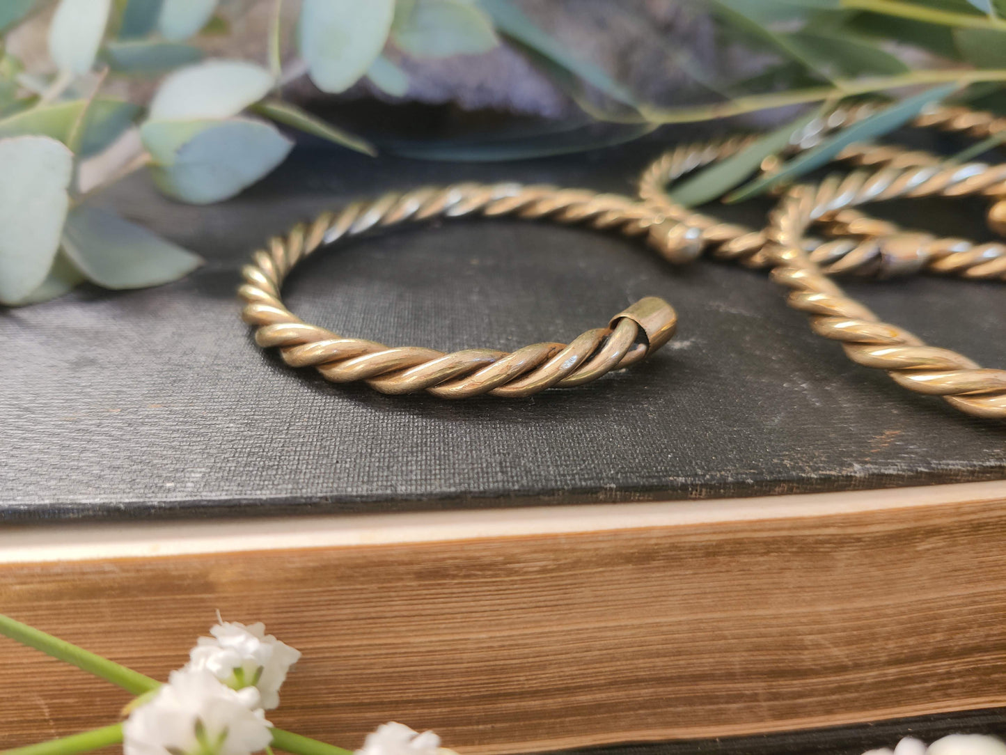 Gedrehtes Goldarmband – schlicht, anpassbar & wunderschön