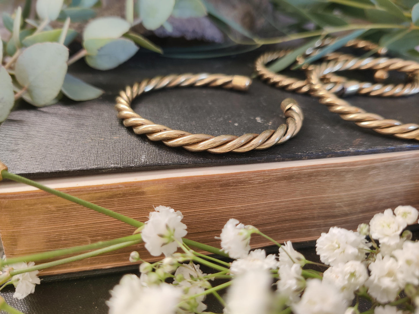 Gedrehtes Goldarmband – schlicht, anpassbar & wunderschön