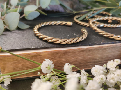 Gedrehtes Goldarmband – schlicht, anpassbar & wunderschön