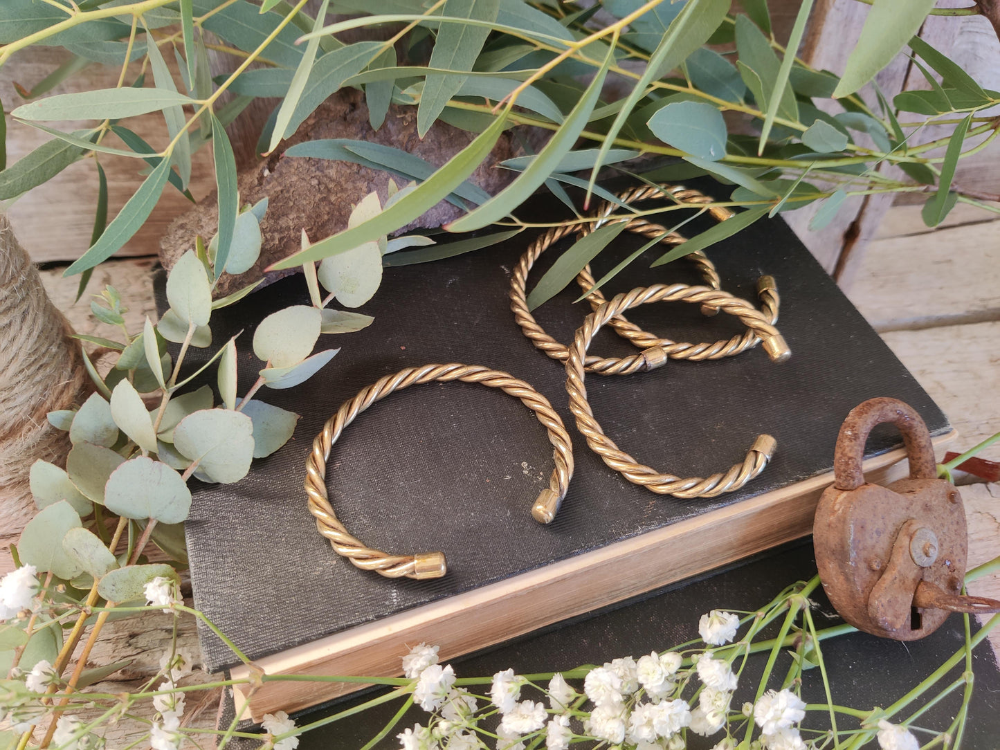 Gedrehtes Goldarmband – schlicht, anpassbar & wunderschön