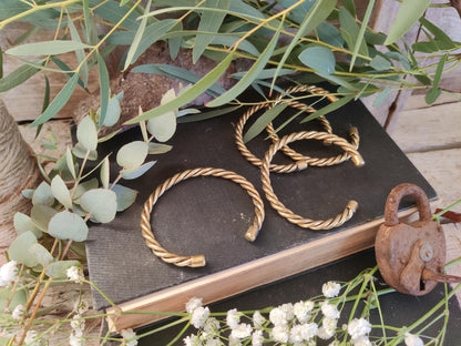 Gedrehtes Goldarmband – schlicht, anpassbar & wunderschön