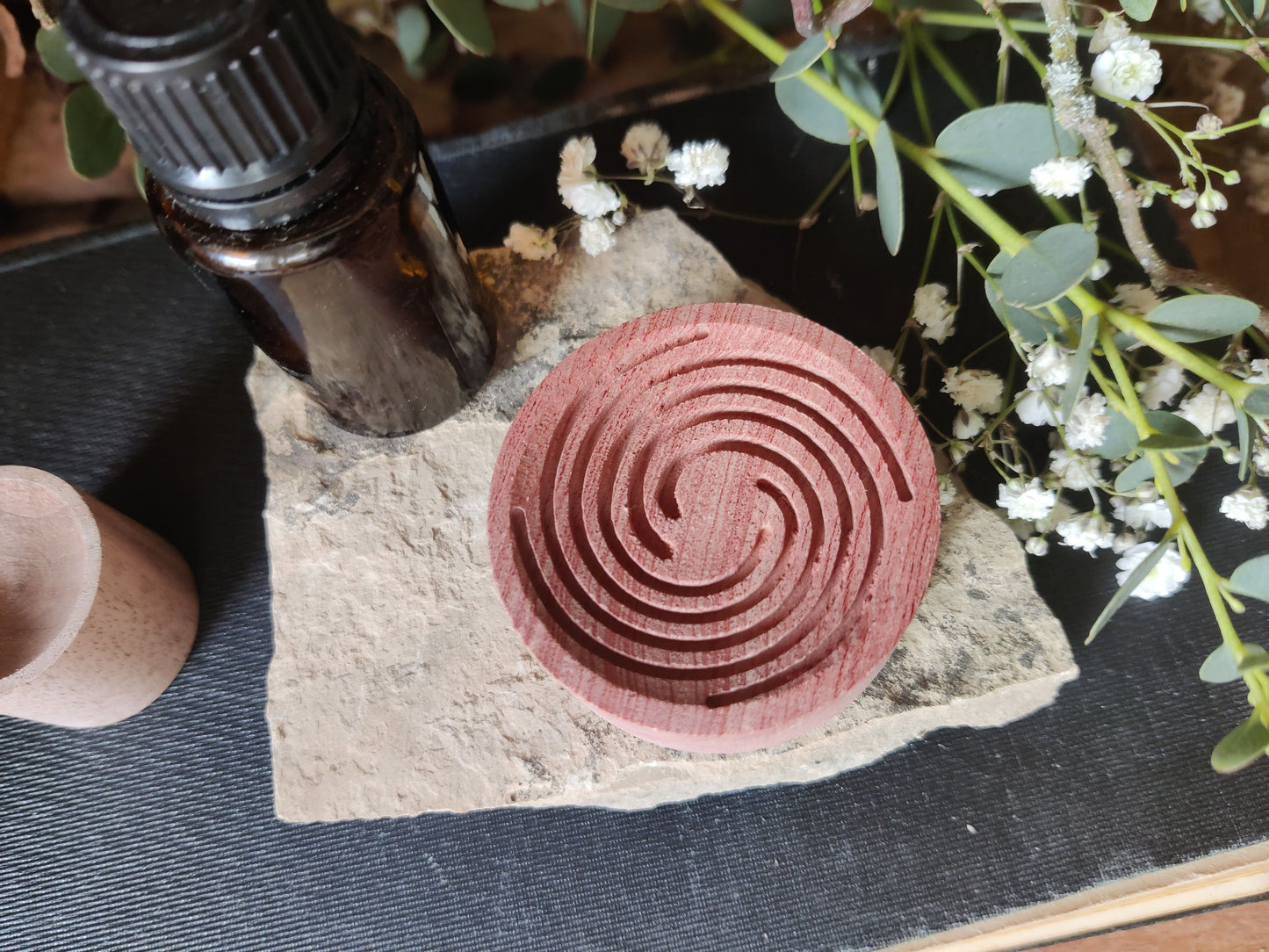 Natürlicher Duftgenuss mit dem Passivdiffuser aus Holz, als Spirale oder Kelch