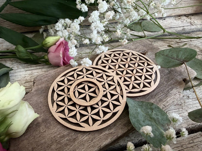 Edelsteinkugel-Ständer Blume des Lebens – Ein energetischer Platz für deine Schätze
