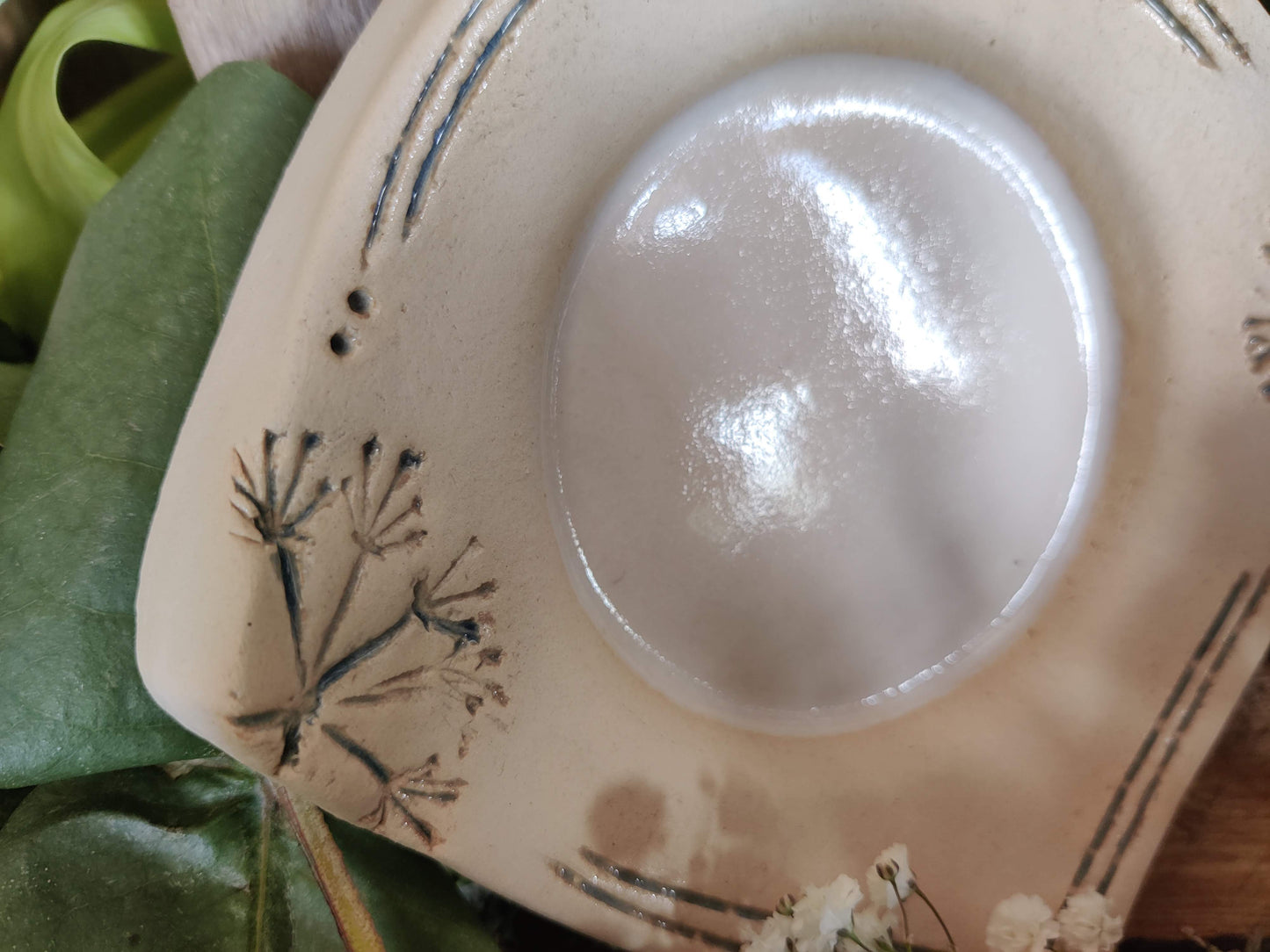 Handgefertigtes Unikat: Keramik-Untersetzer für die Licht der Alpen Kerzen