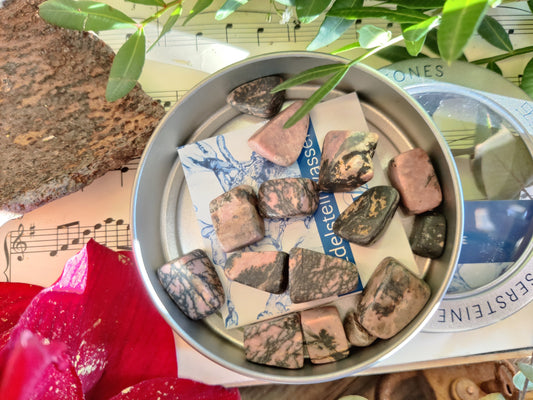 Edelsteinwasser I Wassersteine: Rhodonit - Verzeihen, Herzenswärme und innere Ruhe