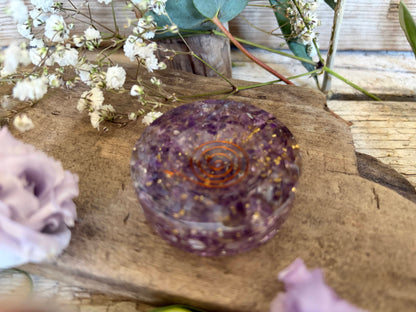 Orgonit-Kugelständer Amethyst – Formschöner Halter für deine Edelsteinkugeln