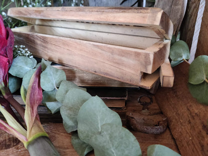 Holzhalter "Wave" mit Vorratsbox für Räucherstäbchen