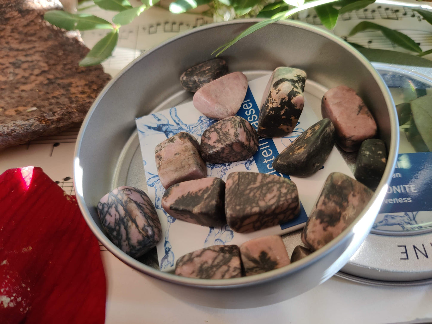 Edelsteinwasser I Wassersteine: Rhodonit - Verzeihen, Herzenswärme und innere Ruhe