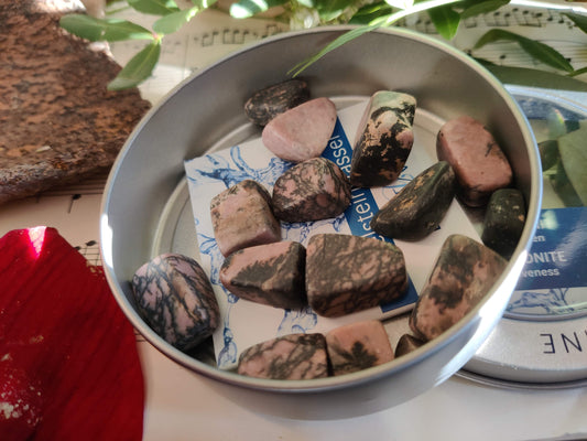 Edelsteinwasser I Wassersteine: Rhodonit - Verzeihen, Herzenswärme und innere Ruhe