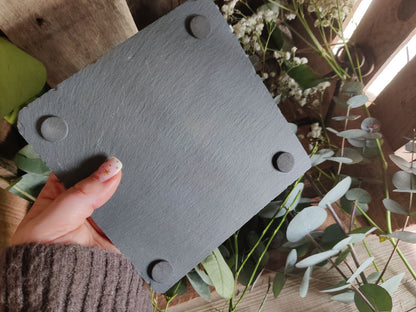 Edler Naturlook: Schieferplatte quadratisch – Der vielseitige Untersetzer für Kerzen & Deko