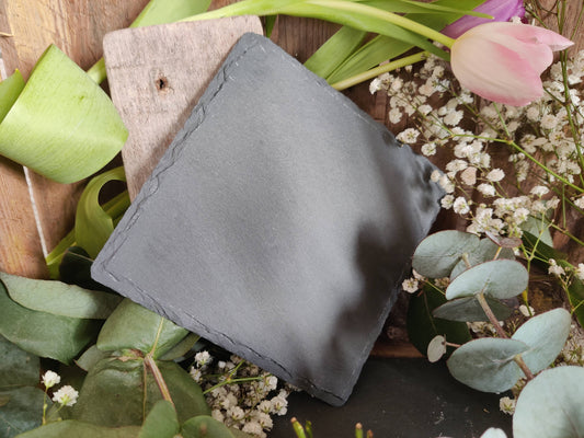 Edler Naturlook: Schieferplatte quadratisch – Der vielseitige Untersetzer für Kerzen & Deko